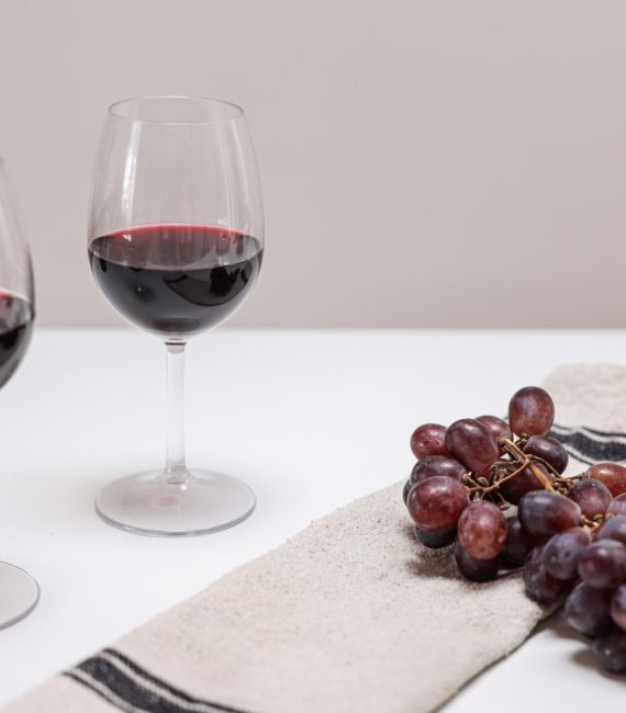 Top 9 Benefits of Drinking Red Wine