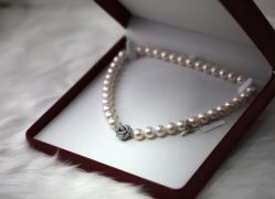 The Elegance of Pearl Jewelry: How to Style It